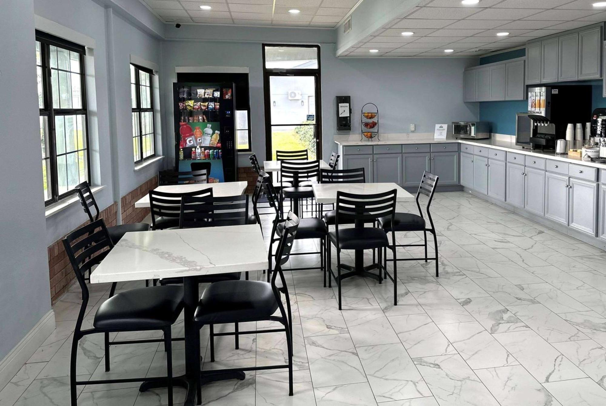 Days Inn By Wyndham Lake Charles Zewnętrze zdjęcie