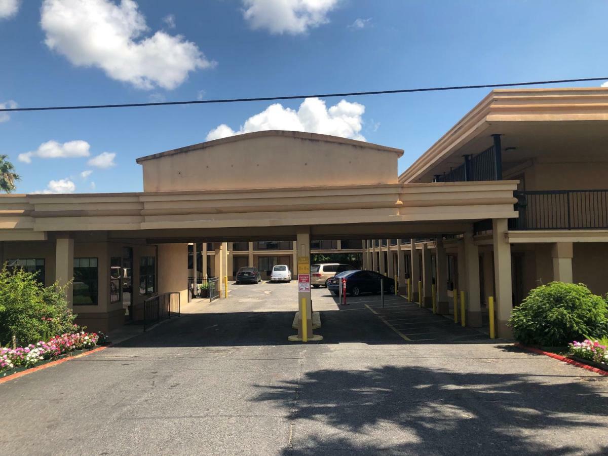 Days Inn By Wyndham Lake Charles Zewnętrze zdjęcie